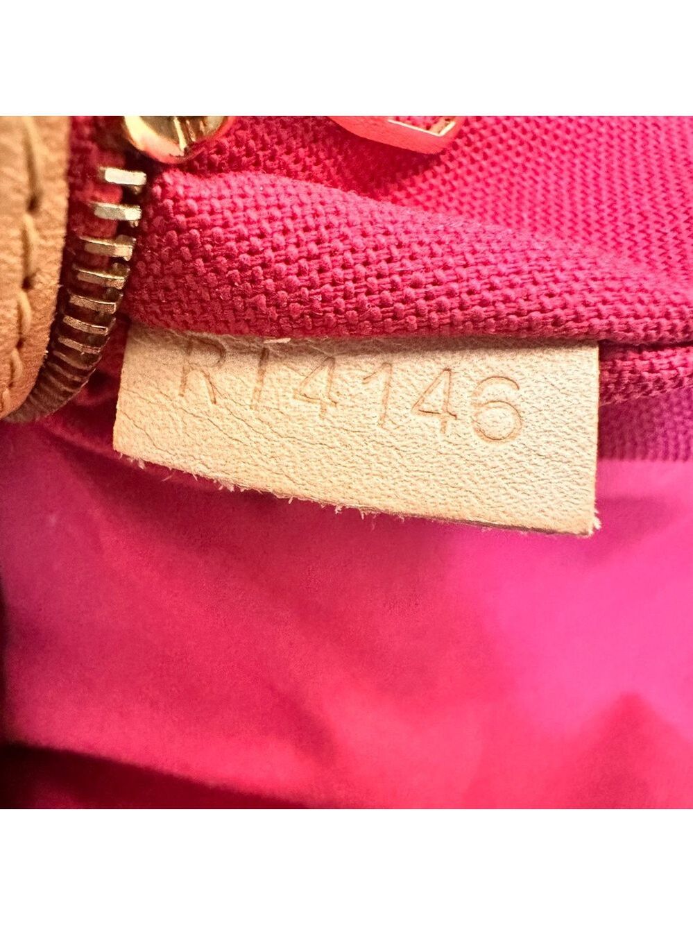 Louis Vuitton Delightful Monogram Shoulder Bag in Pivoine - Picture 4 of 17
